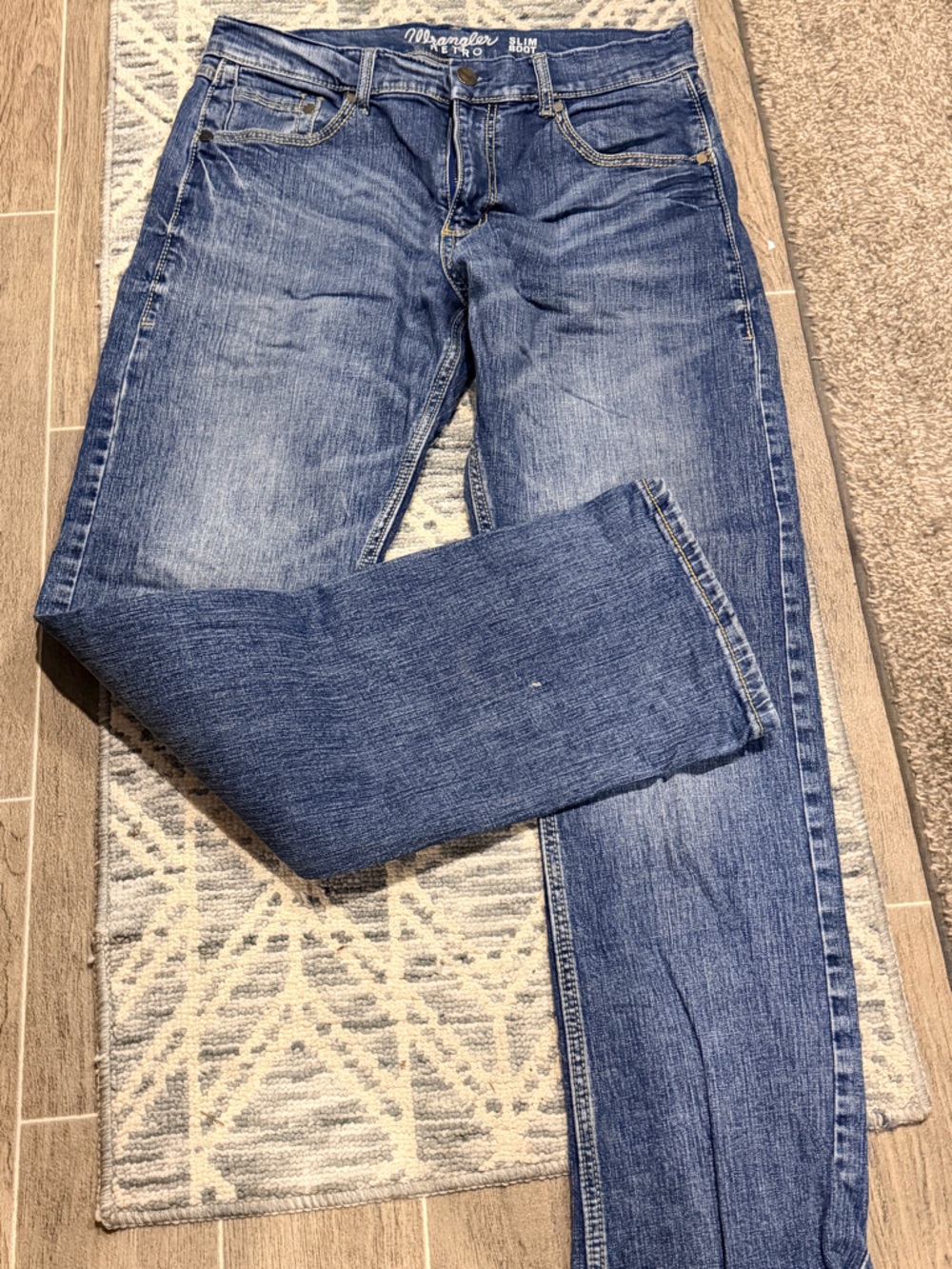 Wrangler Slim Fit Men's Jeans in Medium Blue
Bootcut